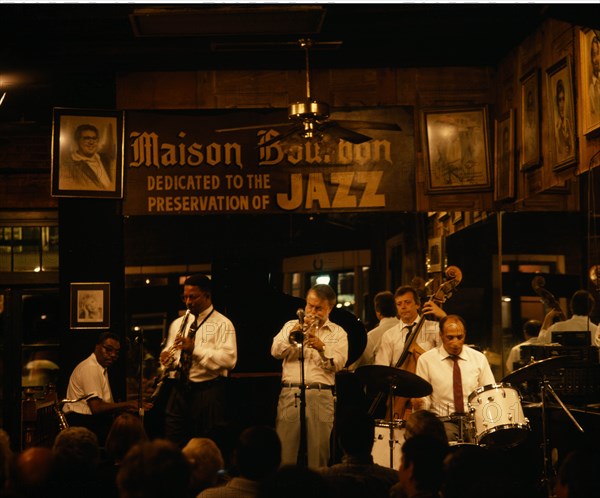 USA, Louisiana, New Orleans, Jazz musicians inside the Maison Bourbon on Bourbon Street in the French Quarter