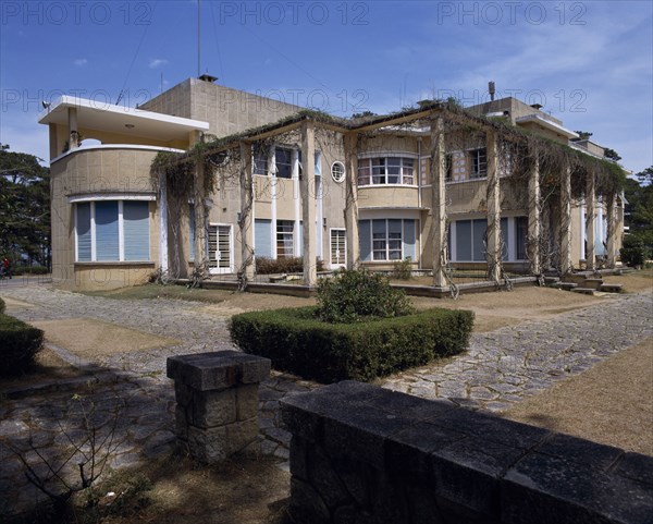 VIETNAM, Dalat, Bao Dai's Summer Palace. Flat roof with climbers on pillars and boxed hedge