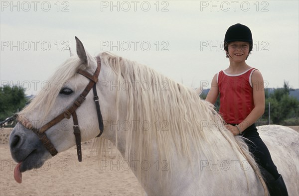 20002709 SPORT Equestrian Horse Riding Young girl on pony