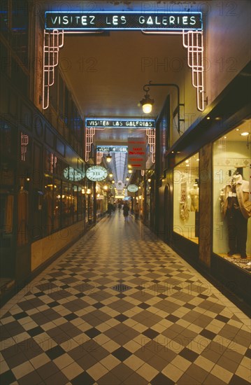 FRANCE, Ile de France, Paris, Passage Jouffroy interior and shoppers.