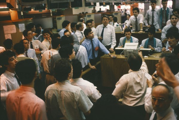 FRANCE, Ile de France, Paris, La Bourse de Paris.  Interior with traders.