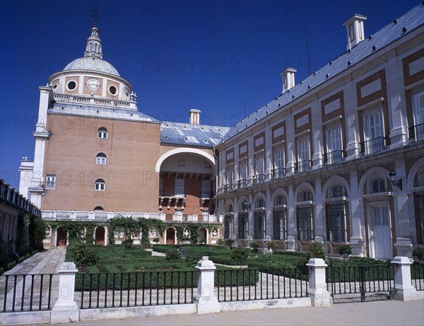 SPAIN, Madrid State, Aranjuez, Exterior view of the Palacio Real