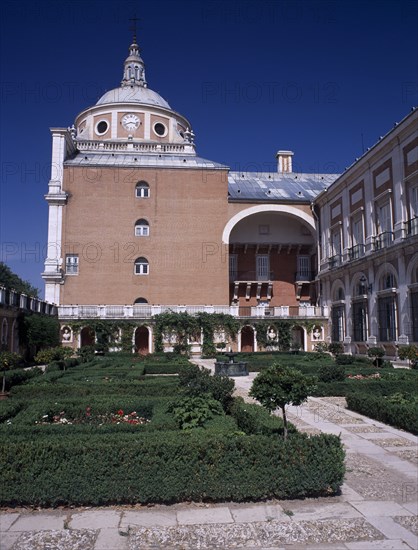 SPAIN, Madrid State, Aranjuez, Exterior view of the Palacio Real