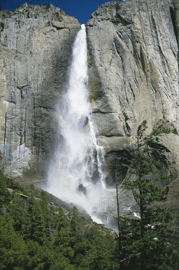 USA, California, Yosemite National Park, Upper Yosemite Falls cascading down sheer granite cliffs of Yosemite Valley