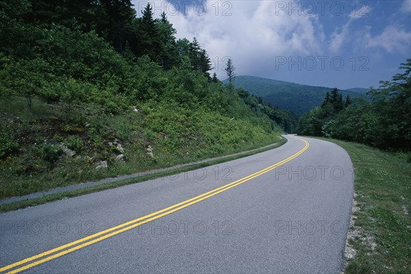 USA, North Carolina, Near Blowing Rock, View along the scenic Blue Ridge Parkway road.