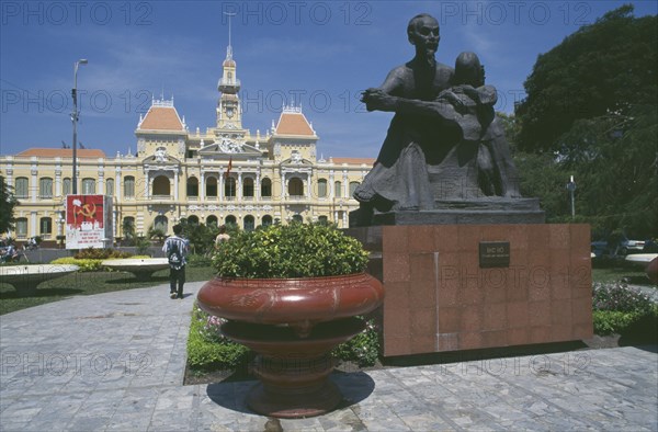 VIETNAM, South, Saigon, Hotel de Ville Peoples Committee building with Ho Chi Minh statue in front