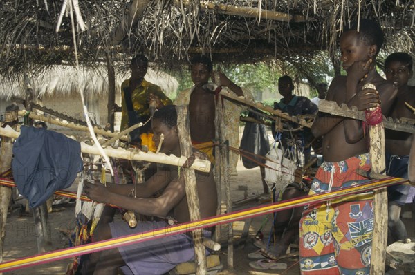 GHANA, Kumasi, Kente cloth weavers