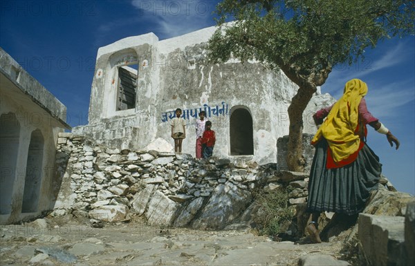 INDIA, Rajasthan, Jodhpur, Soworthy Temple ruins children and woman wearing yellow head covering.