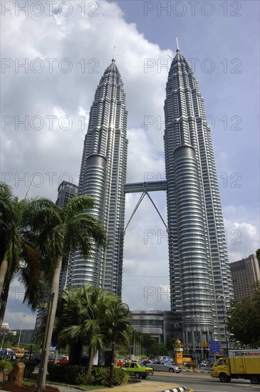 MALAYSIA, Kuala Lumpur, Angled view looking up at the Petronas Twin Towers