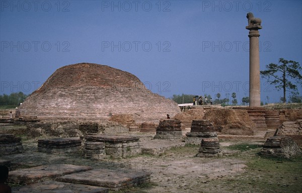 INDIA, Bihar, Sravasti, Ancient site with Ashoka pillar.