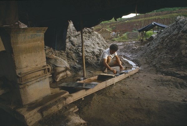 BRAZIL, Serra Pelada, Illegal use of mercury in gold mine causing pollution.