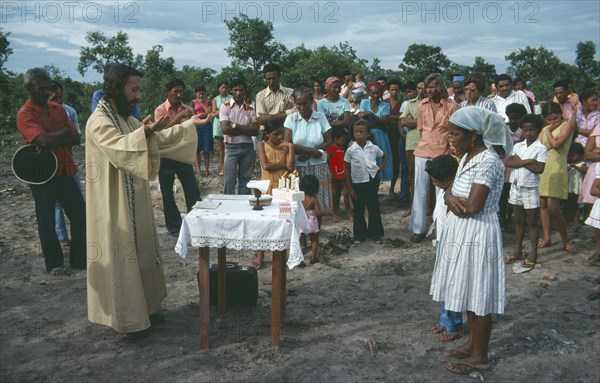 BRAZIL, Sao Paulo, Ribeirao Bonito, Open air Catholic mass.