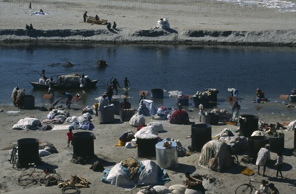 INDIA, Uttar Pradesh, Agra, Washing industry on the banks of the Yamuna River.