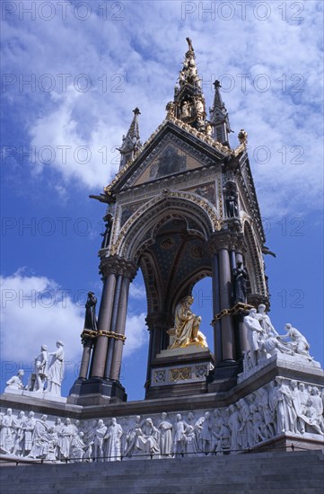 20059203 ENGLAND  London Kensington Gardens. The Royal Albert Memorial designed by George Gilbert Scott in 1872.