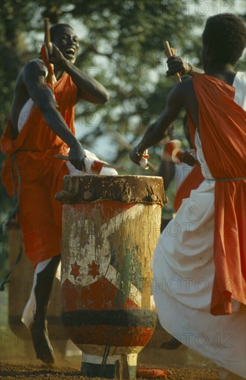 BURUNDI, Gishoro, Traditional drummers