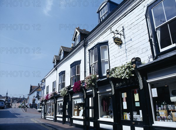 20059217 ENGLAND East Sussex Lewes The John Harvery Brewery Shop. Black and white frontage with hanging flower baskets in Cliff High Street.