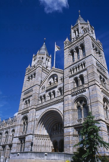 20059170 ENGLAND  London Kensington. Natural History Museum. Exterior view