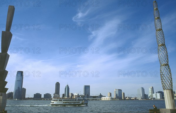 USA, New York, Manhattan, Circle line ferry on the Hudson river with Hoboken behind
