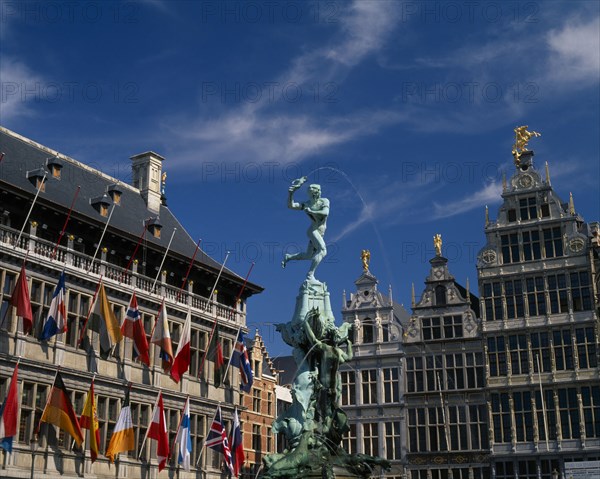 BELGIUM, Flemish Region, Antwerp, Grote Markt or Main Square.   The Brabo Fountain flanked by the Town Hall and Guildhouses.