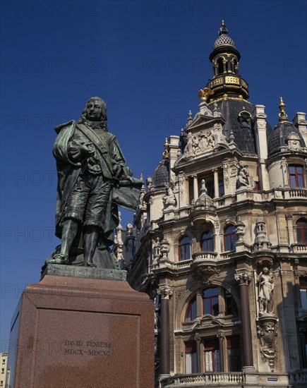 BELGIUM, Flemish Region, Antwerp, Meir.  Teniersplaats.  Main shopping street with statue of David Teniers.