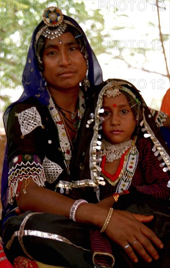 INDIA, Rajasthan, Udaipur, Portrait of a mother and child