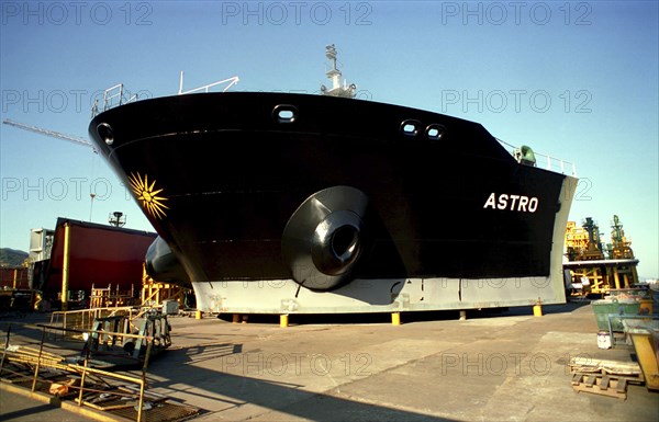 SOUTH KOREA, Pusan, Dae-woos new ship building yard with black section of ship