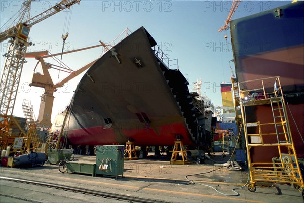 SOUTH KOREA, Pusan, Dae-woos new ship building yard with section of ship surrounded by cranes