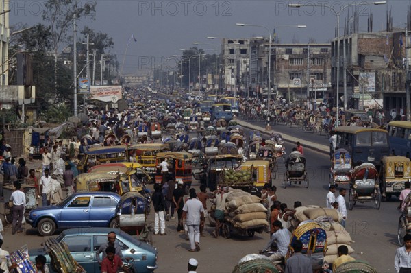 BANGLADESH, Dhaka, Crowded street near New Market