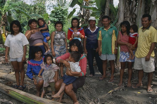 PERU, Nueva Cajamarca, Shipibo families in the jungle