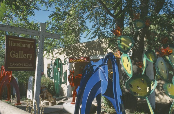 USA, New Mexico, Santa Fe, Sculpture outside gallery on Canyon road