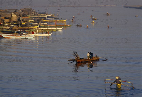 PHILIPPINES, Luzon Island, Manila, Fishing boats