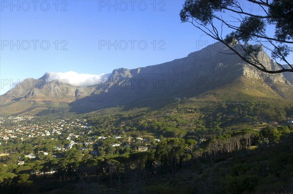 SOUTH AFRICA, Western Cape, Cape Town, View over city toward Table Mountain