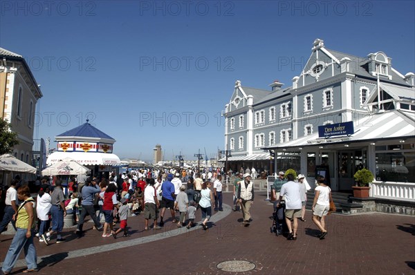 SOUTH AFRICA, Western Cape, Cape Town, Crowded waterfront area