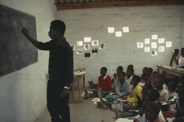 MOZAMBIQUE, Jacua, WFP feeding school.  Teacher with secondary maths class.