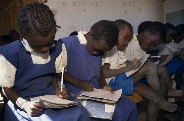 KENYA, Mertl, Primary school pupils.
