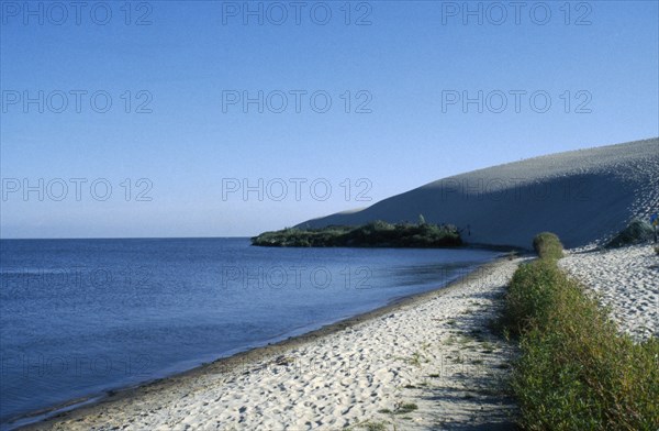 LITHUANIA, Nida, Baltic coast. Empty sandy beach and dune.