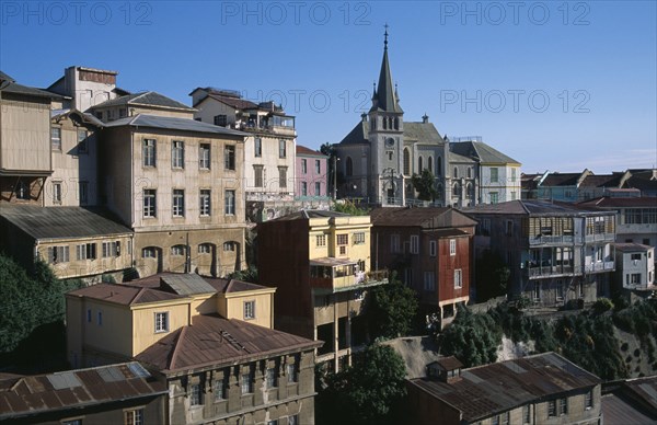 CHILE, Valparaiso Region, Valparaiso, General view over hillside architecture.