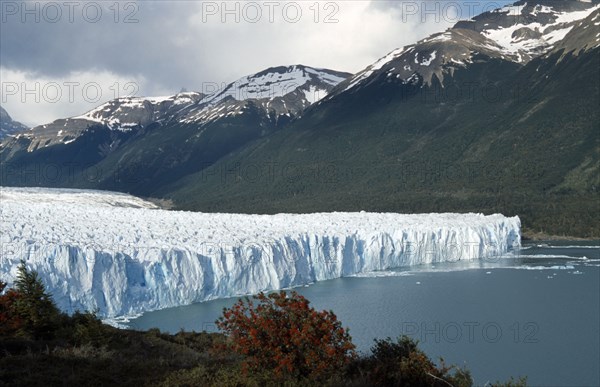 ARGENTINA, Santa Cruz Province, Los Glaciares N.P, Jagged ice cliffs and mountainous landscape of the Perito Moreno Glacier.