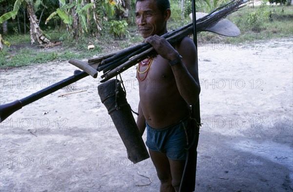 COLOMBIA, St Isabel, Hernando, Macuna Indian hunter