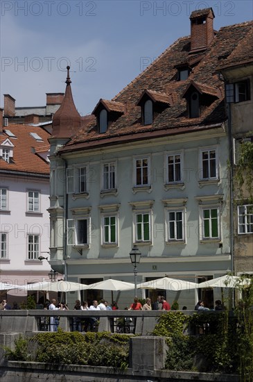 SLOVENIA, Ljubljana, River Ljubljanica. View of riverside cafe