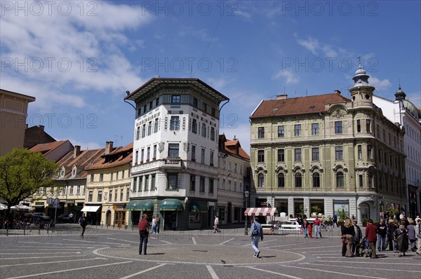 SLOVENIA, Ljubljana, Presernov trg aka city centre square with the Urbanc building on the left dating from 1903