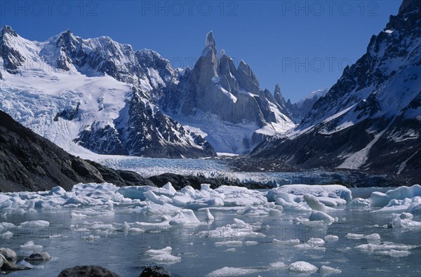 ARGENTINA, Patagonia, Santa Cruz, "Parque Nacional Los Glaciares, Cerro y Laguna Torre"