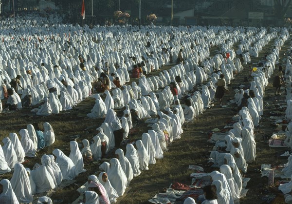 INDONESIA, Java, Yogyakarta, Massed dawn prayers to mark the end of Ramadan.