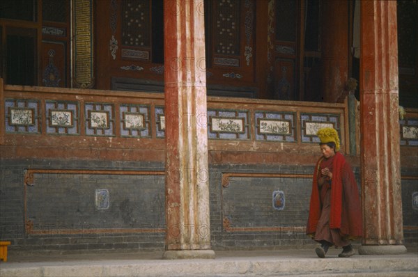 CHINA, Qinghai Province, Huangzhong County, Calling monks to prayer at the Taer Lamasery one of the major lamaseries of the Gelugpa sect of Chinese Lamaism.