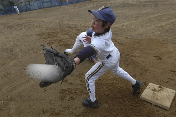 JAPAN, Chiba, Tako, "First baseman Satoshi Ui, 12 year old 6th grader, reaches for a pick off throw. Member of Toujou Shonen Yakyu baseball Club"