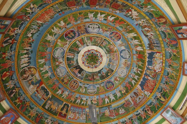 INDIA, Uttar Pradesh, Varanasi, The rotunda dome of Ram Swami Temple decorated with scenes of Hindu Scripture