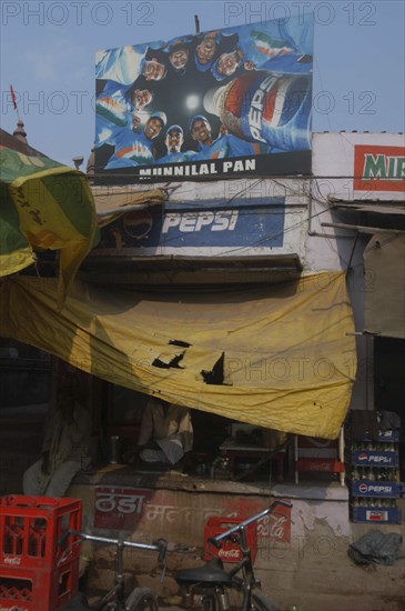 INDIA, Uttar Pradesh, Varanasi, Durga Mundir temple tea shop with Pepsi signs