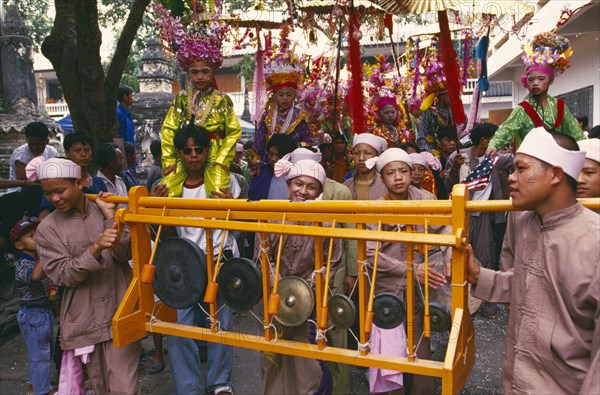 THAILAND, Chiang Mai, Shan Poi San Long. Crystal Children ceremony with musicians in Shan costumes playing gongs in parade to Wat Pa Pao
