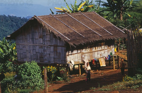 THAILAND, Chiang Mai Province, Mae Taeng District, Red Lahu hilltribe village bamboo house with thatched roof