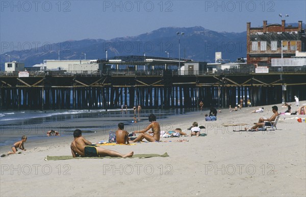 USA, California, Santa Monica, Beach and pier with people sunbathing
